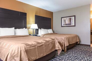 فندق على الطريق Quality Inn