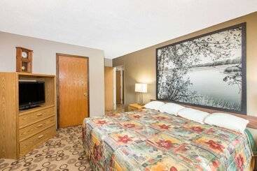 汽车旅馆  Super 8 By Wyndham Blue Earth