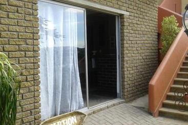 پانسیون Larochelle Guesthouse