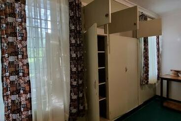 Отель Kizumba House