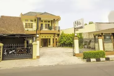 Spot On 2395 Hotel Aden 2 Syariah