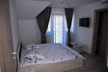 פנסיון New House