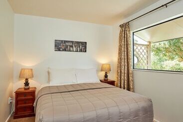 קוטג'' Barnacle Bills