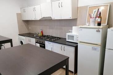 پانسیون Chiado Open World Hostel