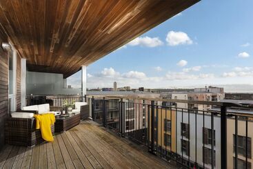 Turistihuoneistot Penthouse Plymouth Apartment  Sea View  Sleeps 7   Private Parking   Habita Property