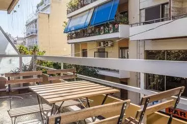 آپارتمان‌های توریست‌ها 3 Bedrooms Apartment Under Acropolis