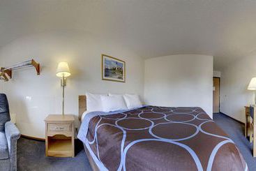 فندق على الطريق Country Club Inn & Suites