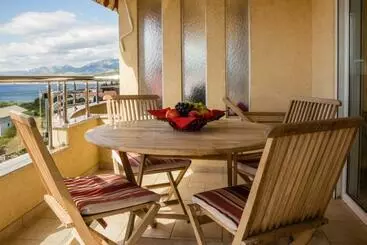 آپارتمان‌های توریست‌ها Montenegro Apartments Utjeha