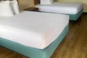 Hole Inn The Wall Hotel Fort Walton Beach Sunset Plaza Nearby Beaches & Hurlburt