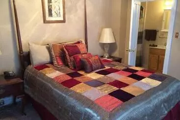 Hotel The Tunnicliff Inn