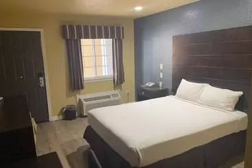 모텔 Woodridge Inn And Suites