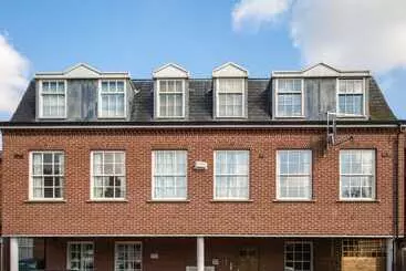 Luxurious 2 Bed Apartment In Central Bedford