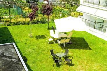 Gatos Village Studios & Apartments