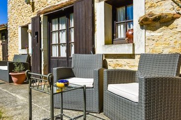 Heritage Cottage Near Forest In Saintjeandesauves