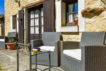 Heritage Cottage Near Forest In Saintjeandesauves