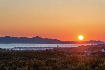 דירות לתיירים Lovely Villa In Debeljak With Heated Private Pool