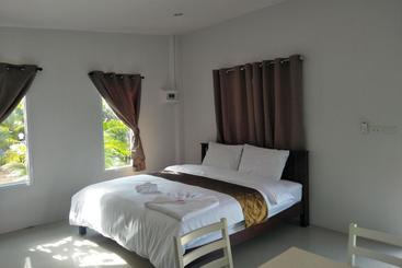 هتل Oyo 767 Pang Chompu Resort