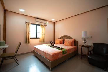 בית מלון כפרי Oyo 810 Morakot Resort