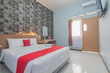 Majatalo Reddoorz Near Alun Alun Garut