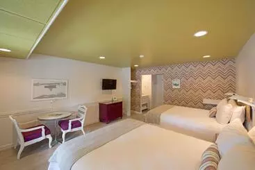 هتل The Lodge On The Cove