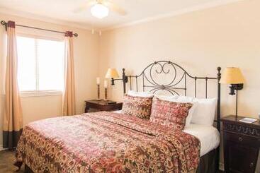 فندق Vineyard Court Designer Suites