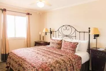 호텔 Vineyard Court Designer Suites