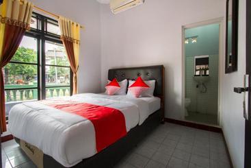 هتل Oyo 3126 Penginapan Suka Asih
