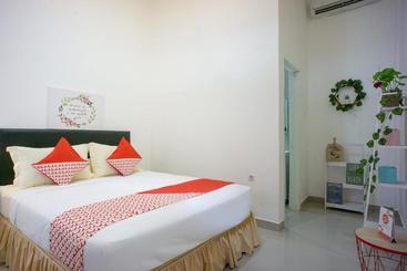 Hotell Oyo 3139 Naya Guest House Syariah