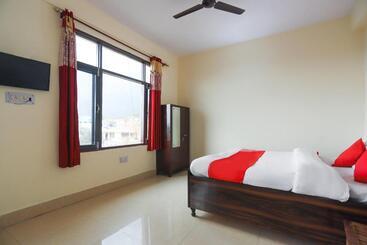 ホテル Oyo 70414  Rudra