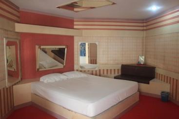 호텔 Oyo 764 Lets Go