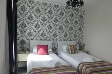 Harry S Hotel & Restaurant