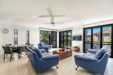 דירות לתיירים Rayner S Secret