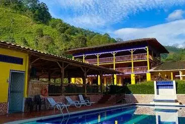 ホテル Campestre La Playa