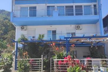 酒店 Celeste Deluxe Apartments