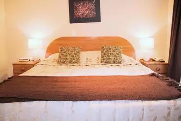 Bush Inn Court Motel