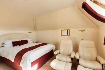 Отель Cumberland House Gatwick B & B