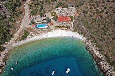 Hôtel Lalloudes Seaside Accommodation