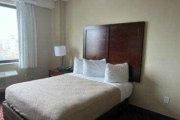 هتل Lotus Blu Inn & Suites