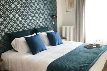 膳宿费 Les Terres Rouges 06