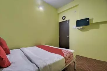 Hotel Oyo 61045 Maharaja Inn