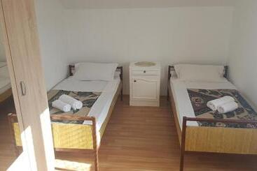 پانسیون Hostel Vera   Airport Podgorica