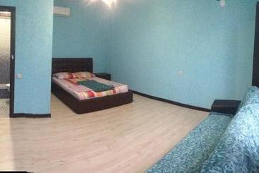 پانسیون Guest House On Prospect Vladislava Ardzinba