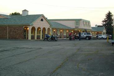 فندق على الطريق Relax Inn   Shelby