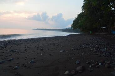 펜션 The Lumbung Tejakula