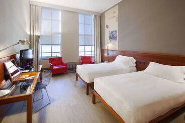 هتل NH Torino Lingotto Congress