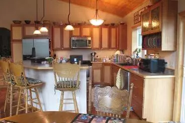 Aamiaismajoitus (B&B) Glacier Creek Lodging