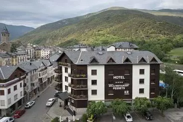 ホテル Restaurant Pessets & SPA