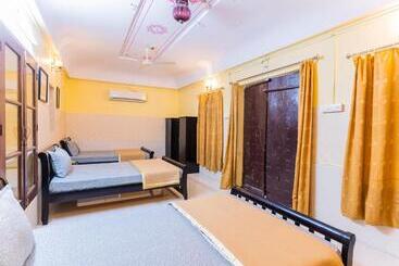 Bed and Breakfast Kalyan Villa Homestay