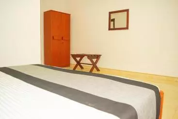 Pensió Owinro Beach Hotel & Restaurant   Waikkala