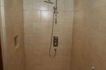 کلبه The Elms Annex